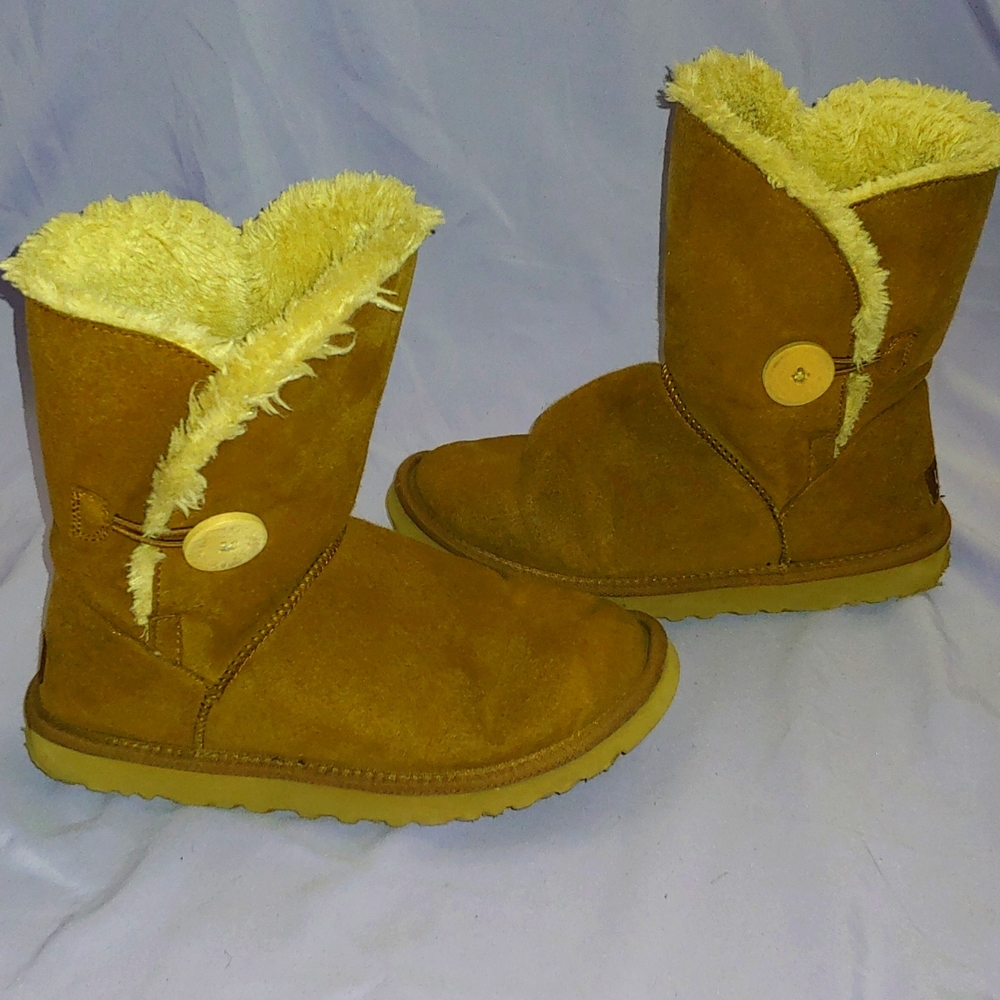 EUC * UGG BAILEY BOOT * BROWN * UGG BOOTS * SIZE 7W * TAN/BROWN UGG BAILEY BOOTS